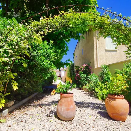 Au Murmure De La Sorgue Holiday home *